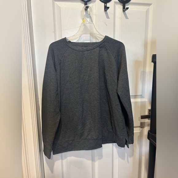 Men’s / boys crewneck shirt/sweater. - Picture 2 of 4